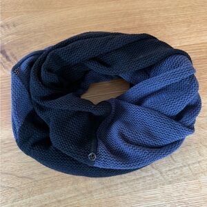 Lululemon Black and Blue Infinity Scarf Knit Cotton